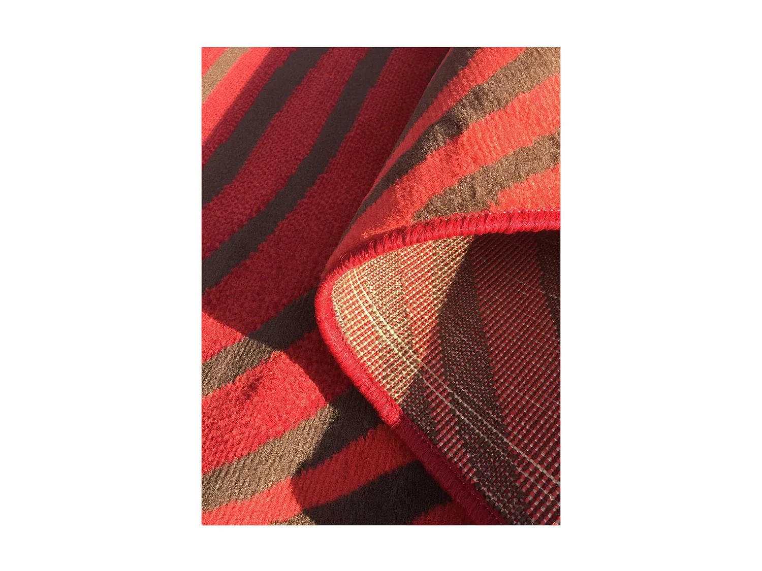 tapis chambre 60x110 tissé rouge rectangle motif géométrique LYN1 ONDULA