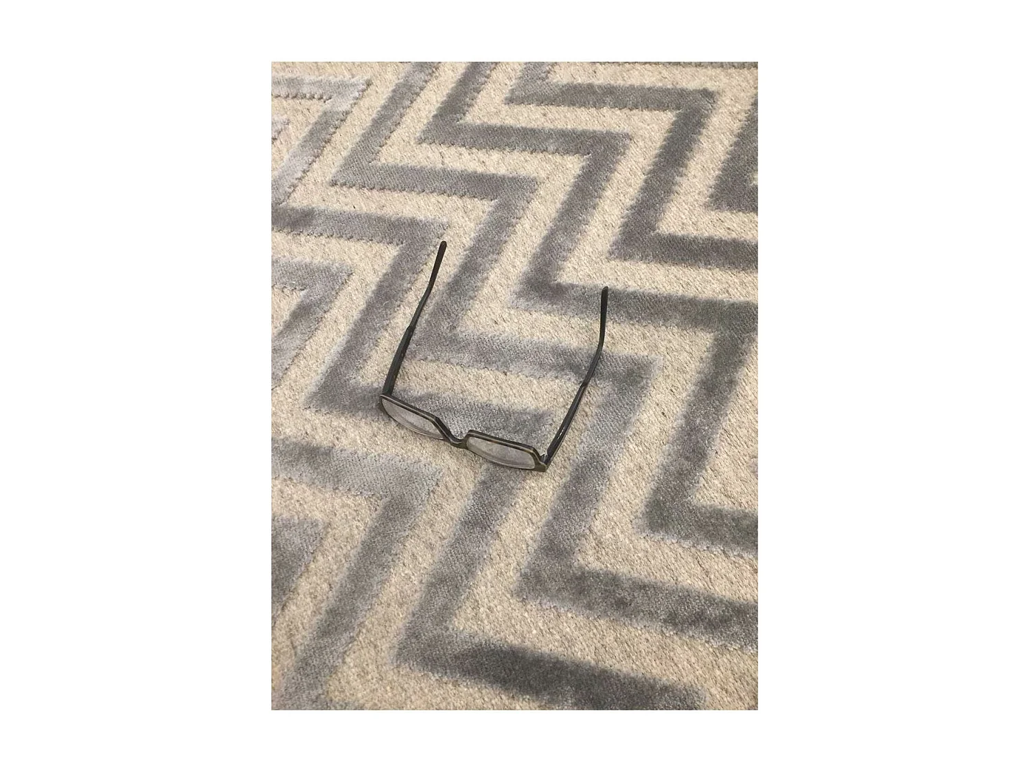 tapis salon 120x170 tissé en viscose gris rectangle motif géométrique CHEVROL