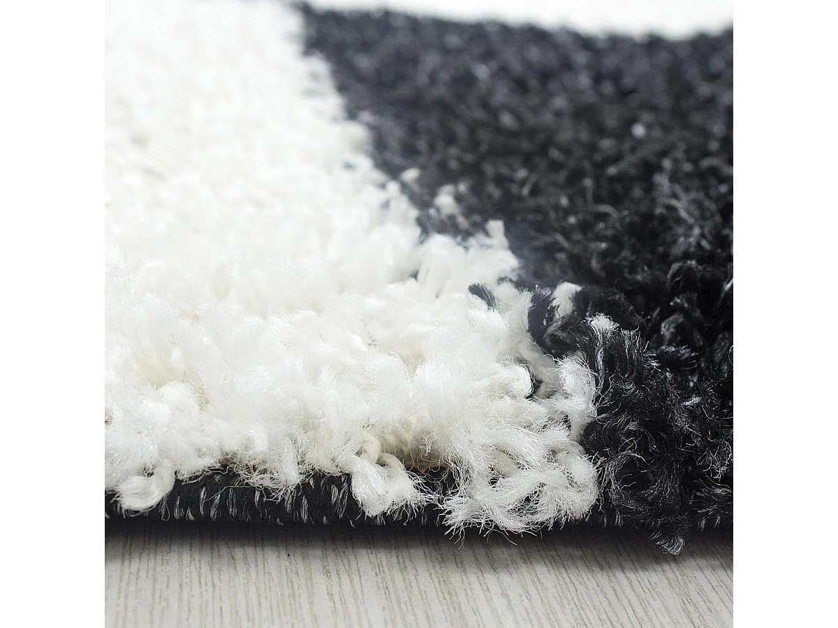 Tapis poils longs shaggy 200x290 rectangle tissé gris et noir motif damier
