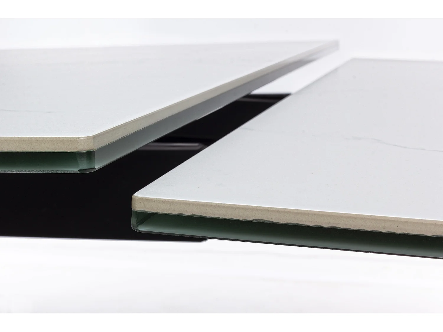 Table extensible 6 à 12 places en céramique blanc et acier noir Bakoa 160-240cm