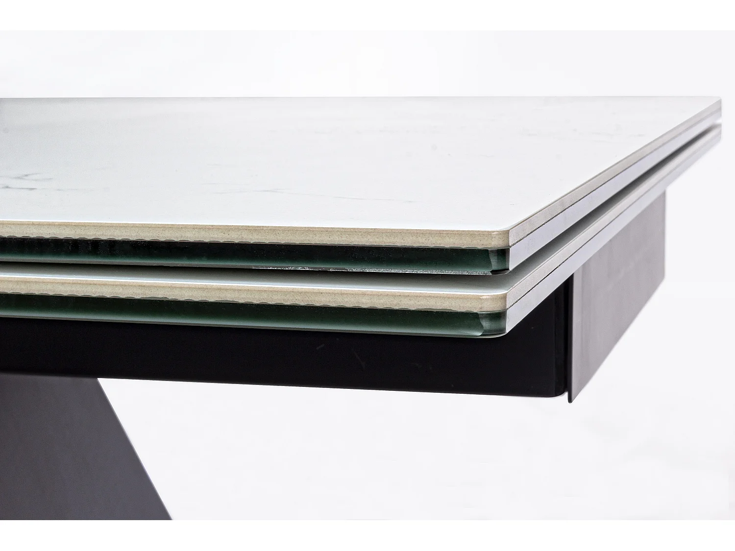 Table extensible 6 à 12 places en céramique blanc et acier noir Bakoa 160-240cm