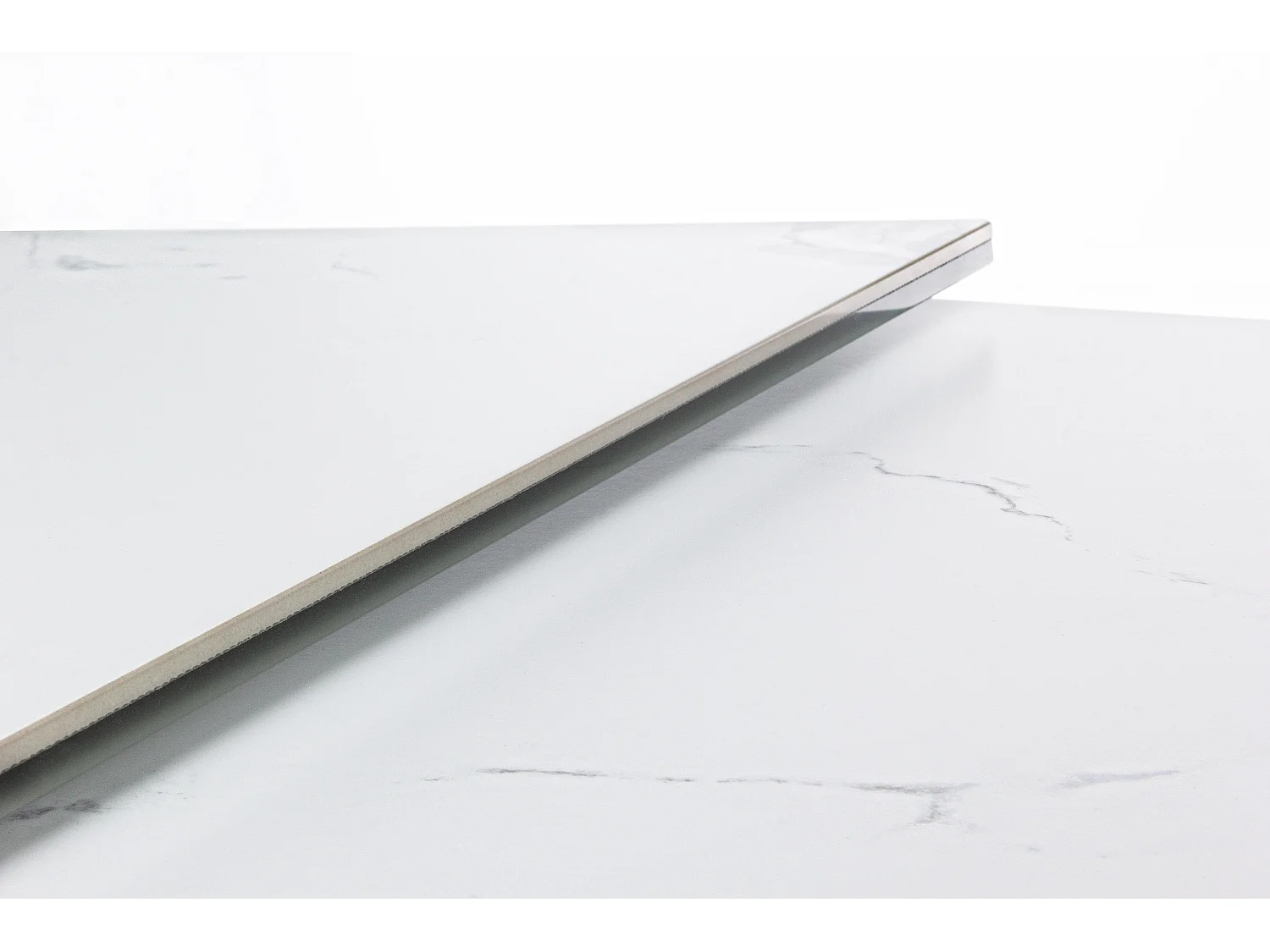 Uitschuifbare tafel 6 tot 12 plaatsen in wit keramiek en zwart staal Bakoa 160/240 cm