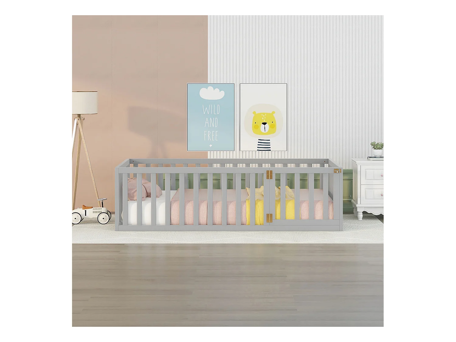 Kinderbed 90 x 200, houten vloerbedframe met hek en deur, grijs