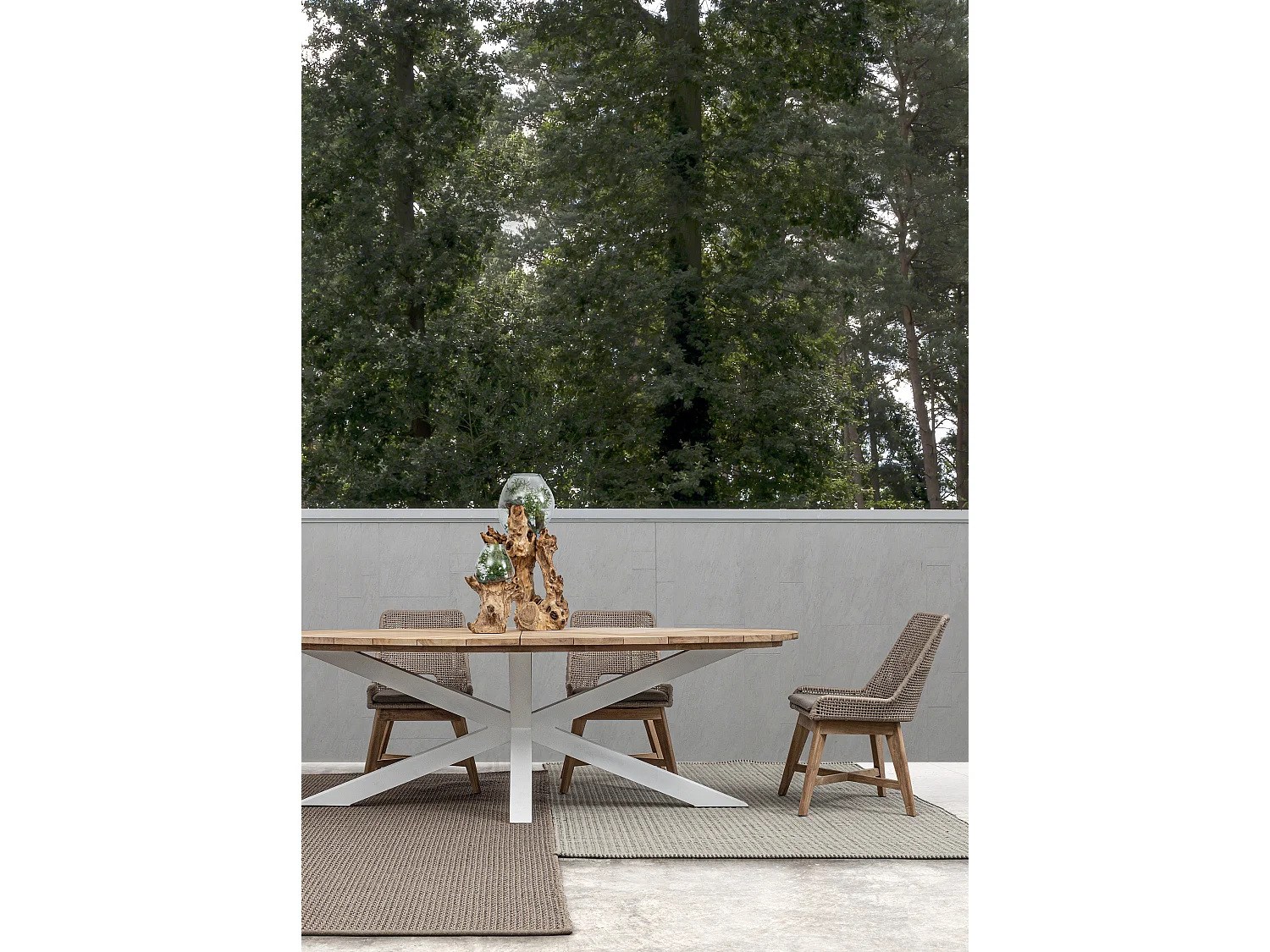 Fauteuil de jardin en tressage beige et pieds en bois de teck Peria - Lot de 2