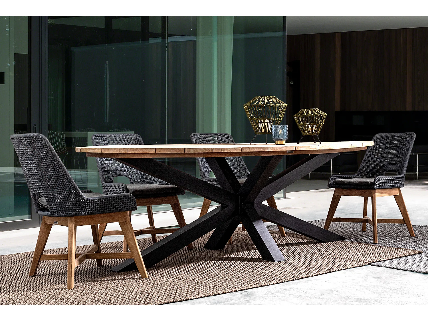 Peria grijs geweven tuinfauteuil en teakhouten poten - Set van 2