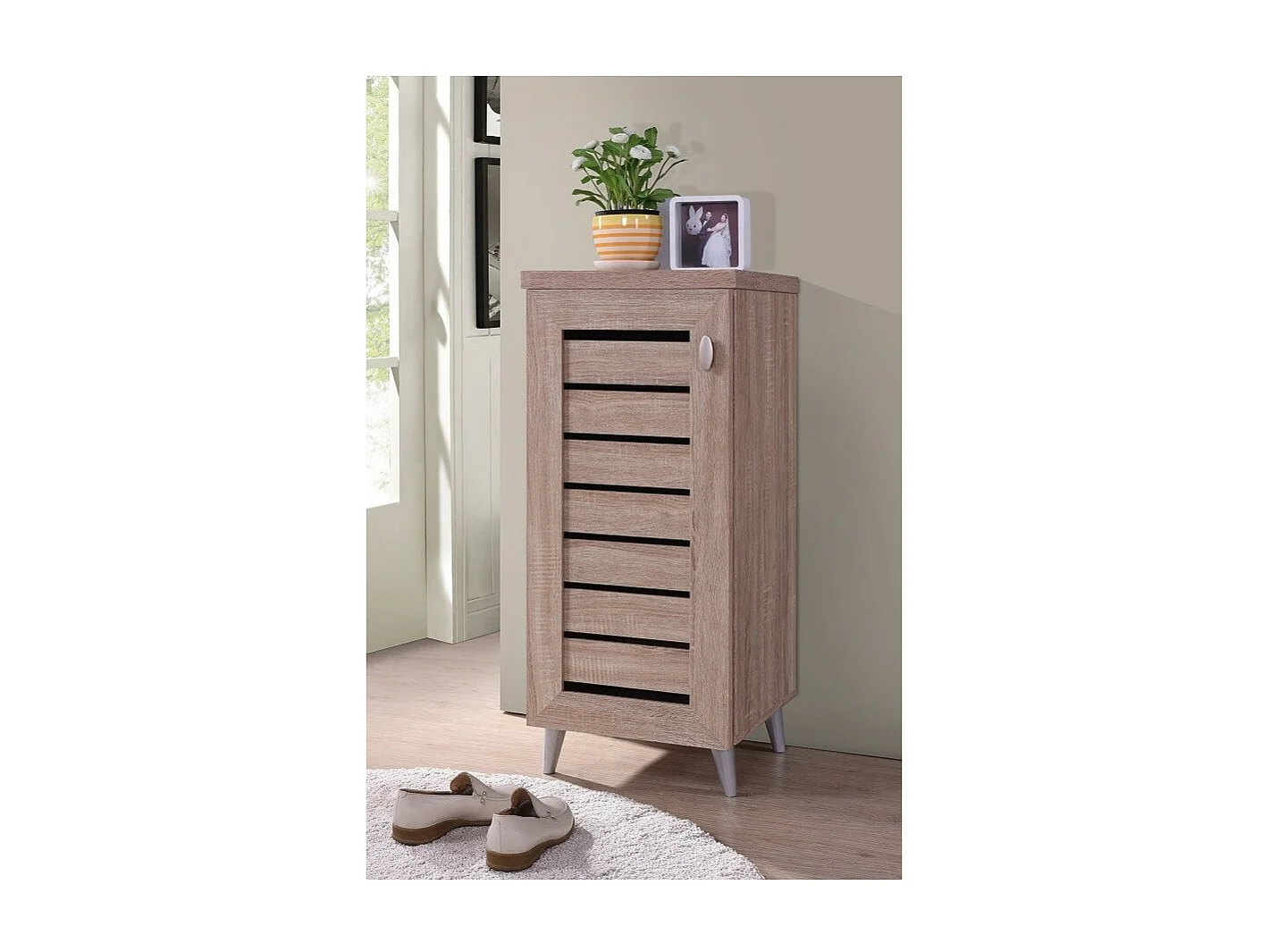 Móvel de armazenamento para sua entrada ALANYA com porta vazada, cor carvalho Sonoma.