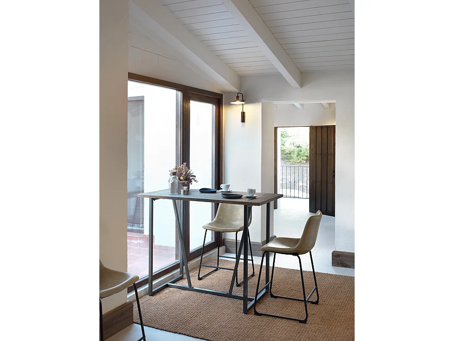 Mesa alta de bar 130x70 de madera de abeto con patas metálicas negras