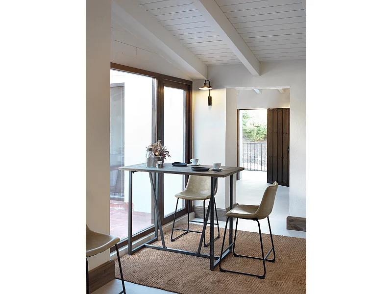 Stehtisch 130x70 aus Fichtenholz mit Beinen aus schwarzem Metall