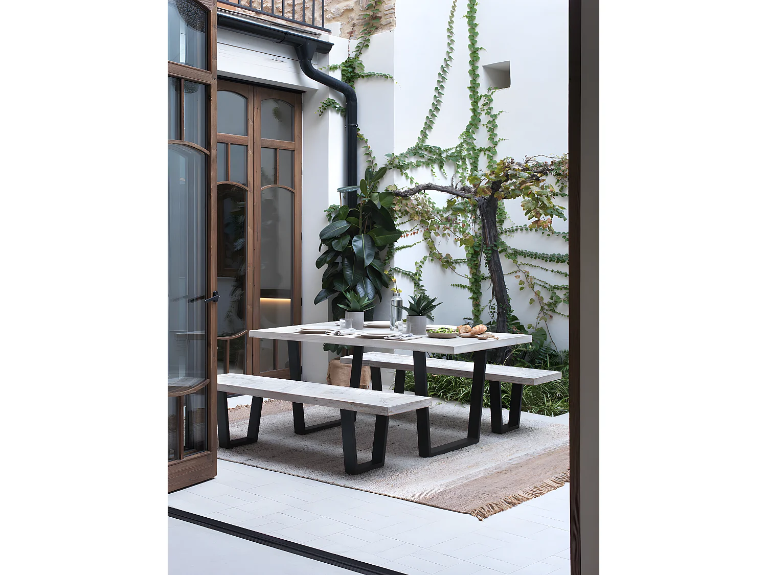 Tavolo in legno massiccio di mango patinato bianco 160x90