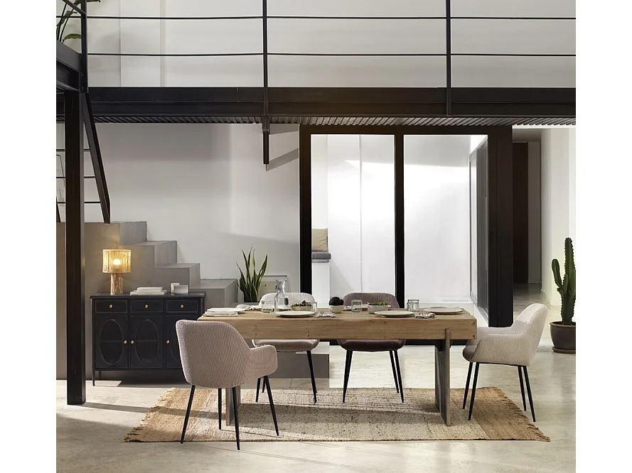 Tisch aus mitteldichter Faserplatte mit Fichtenfurnier und metallfarben lackierten Beinen 200x94