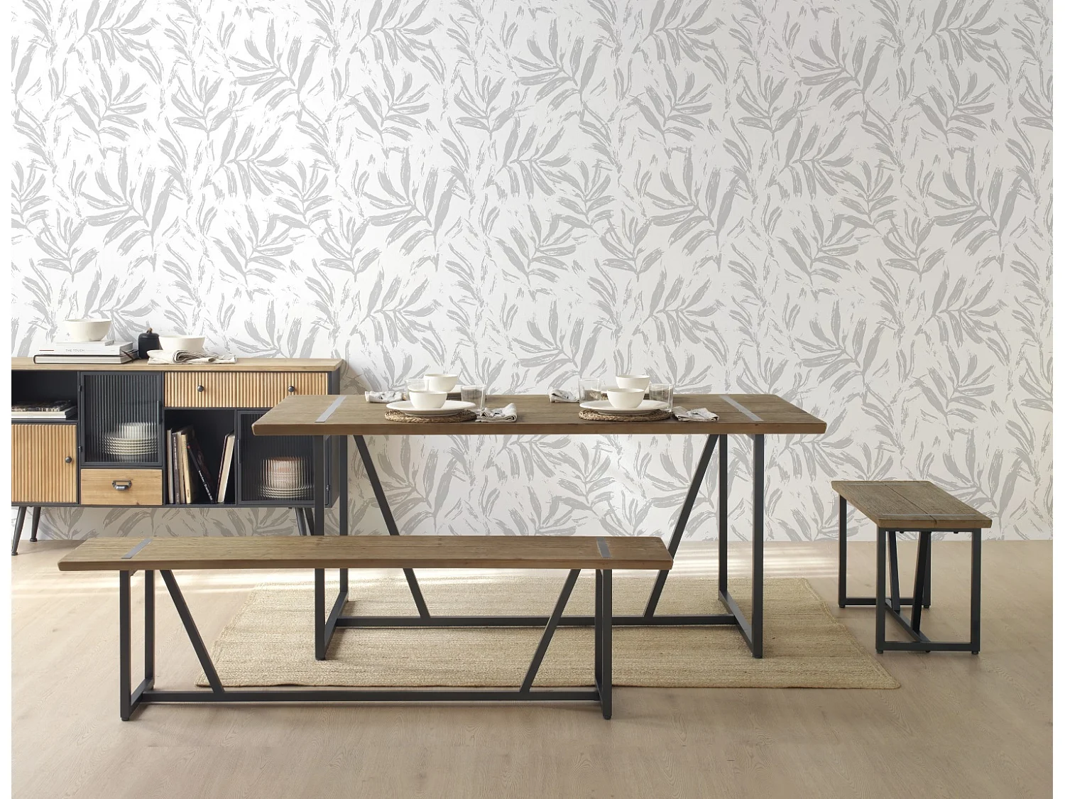 Tisch aus Fichtenholz 180x90 mit schwarzen Metallbeinen