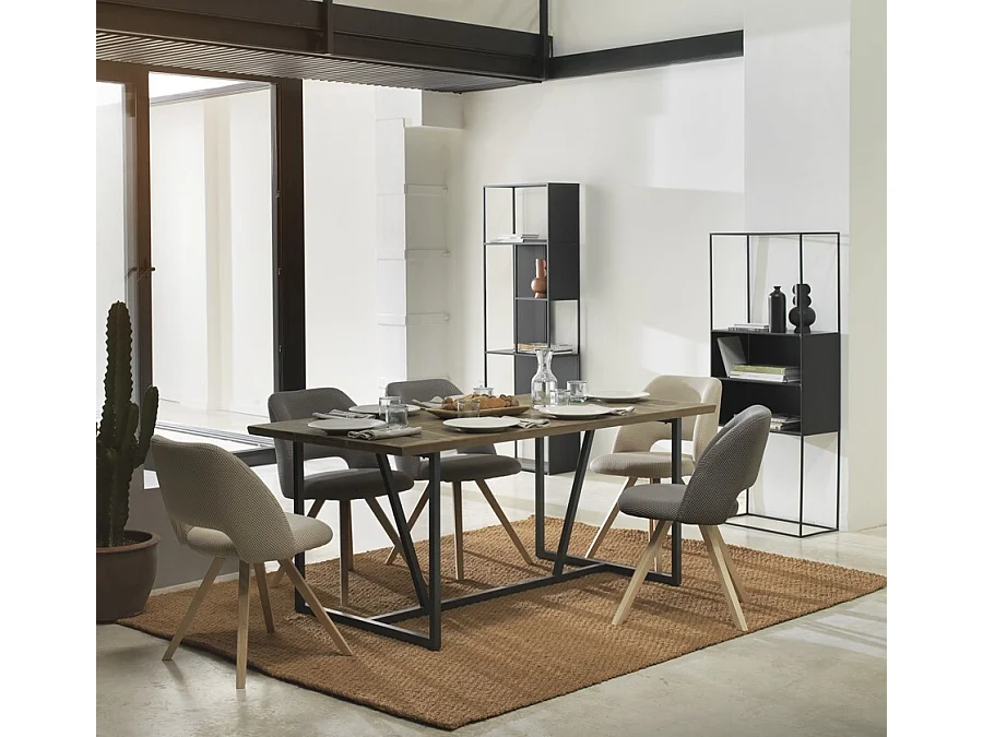 Table en bois de sapin 180x90 avec pieds métalliques noirs