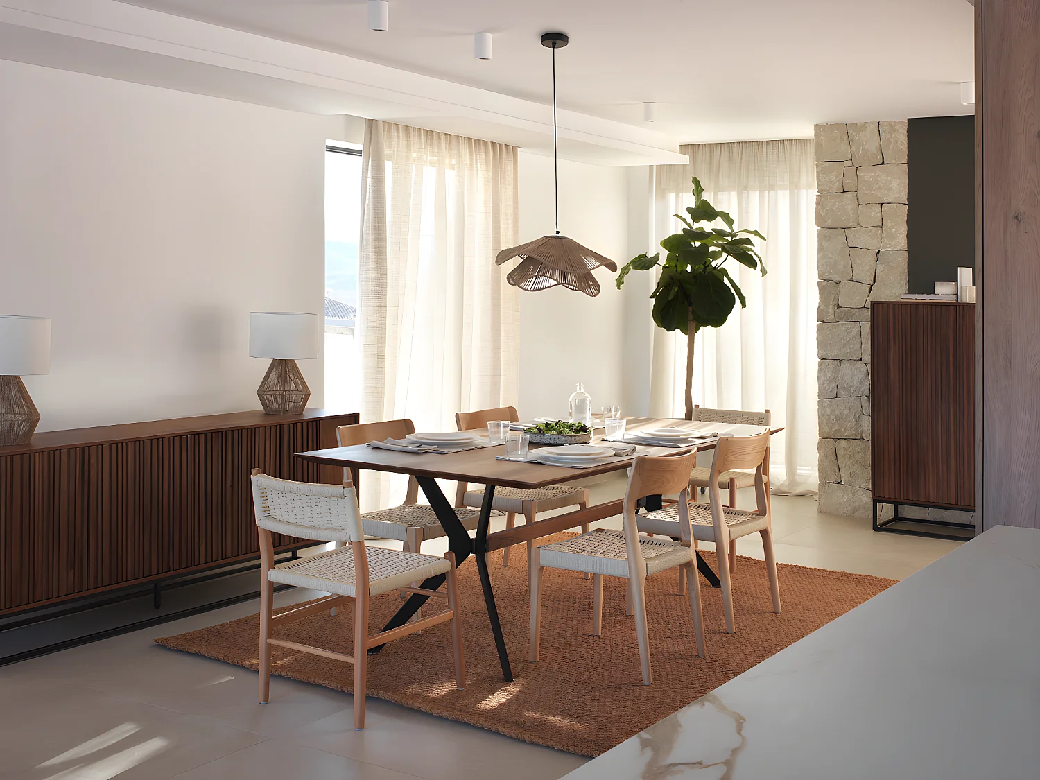 Tavolo in legno massiccio di acacia 200x100 con gambe in metallo nero