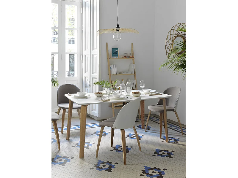 Table en fibres de densité moyenne avec pieds plaqués en chêne 150x90 cm