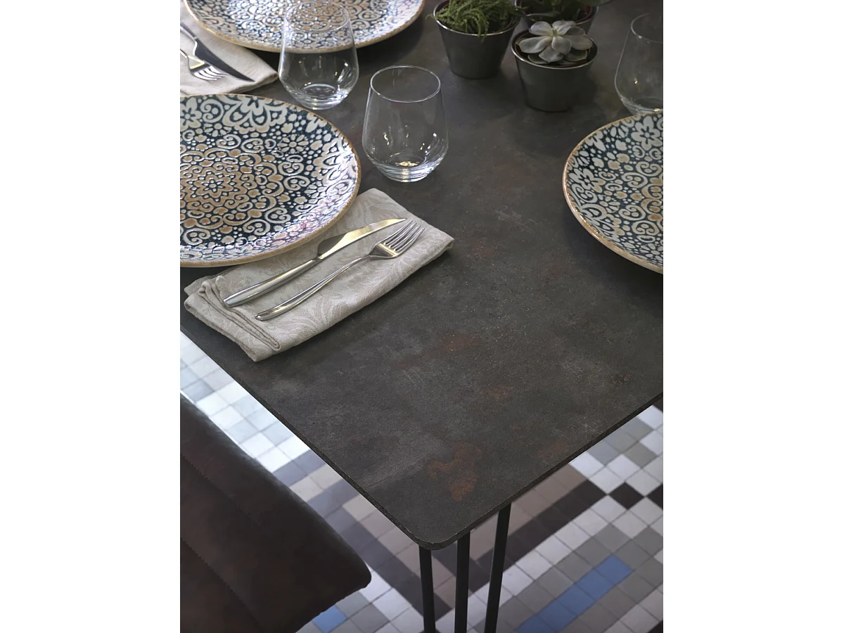 Mesa de melamina efecto oxido con patas metal 160x90