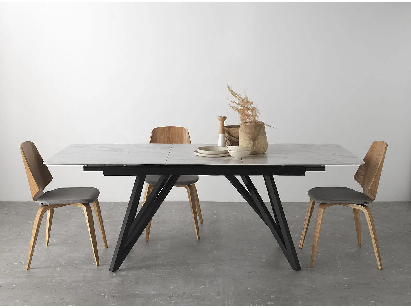 Ausziehbarer Tisch aus weißer Keramik mit Metallbeinen 160/210x90