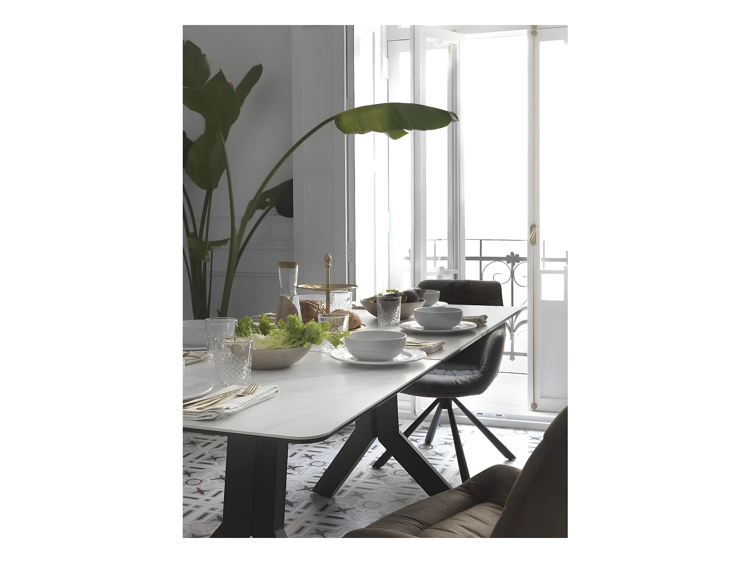 Mesa extensible de cerámica blanca con patas de metal 160/210x90