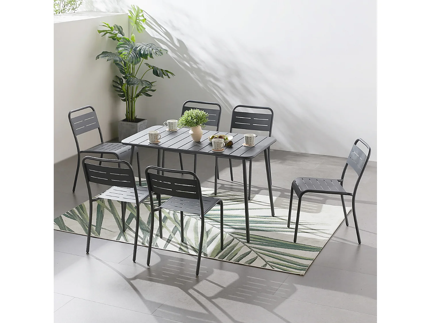 Table en acier 4-6 places gris foncé BERGAME