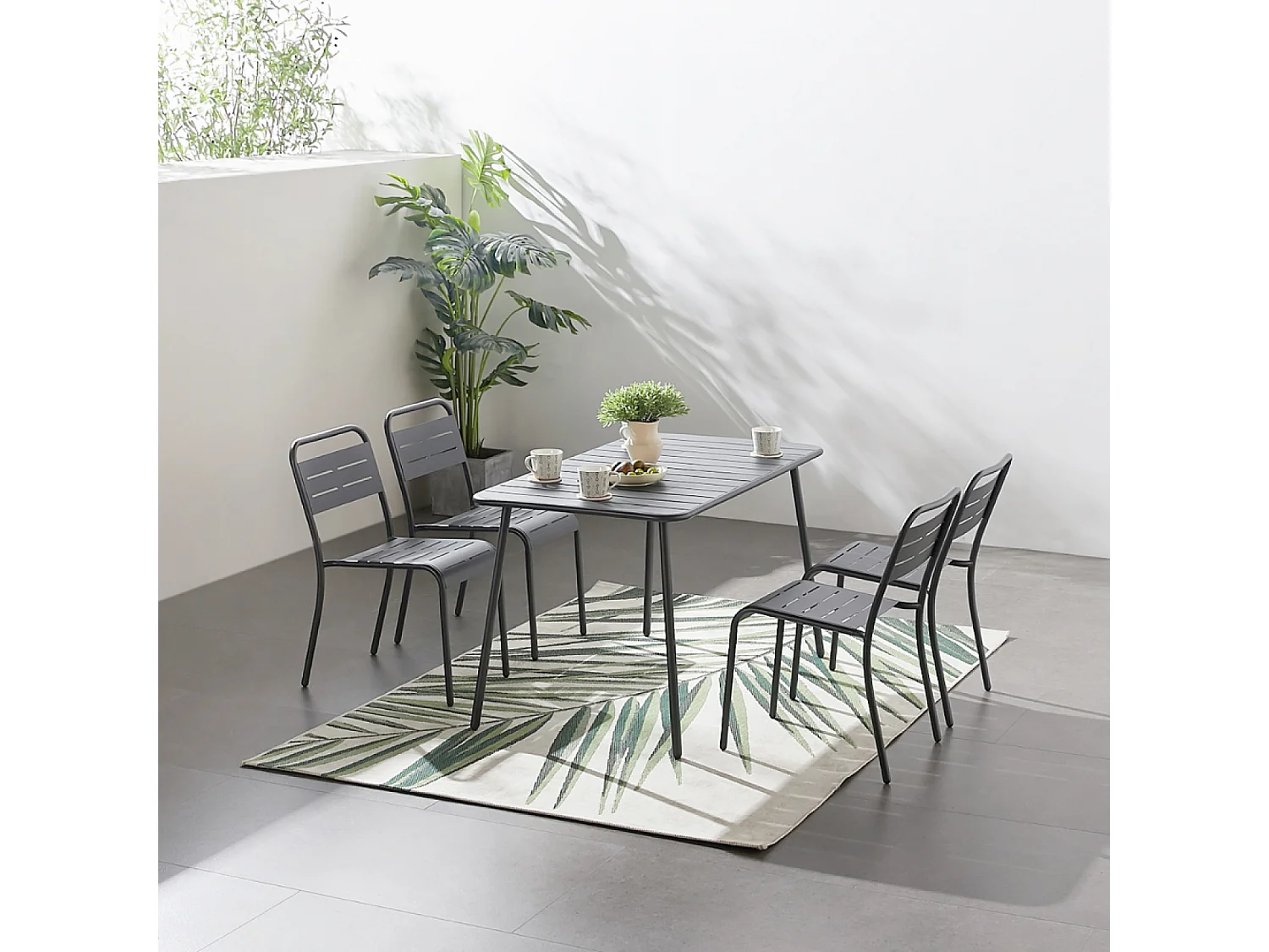 Table en acier 4-6 places gris foncé BERGAME