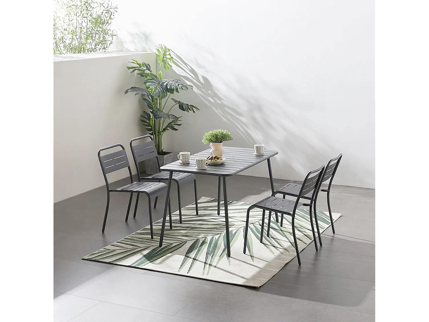 Table en acier 4-6 places gris foncé BERGAME