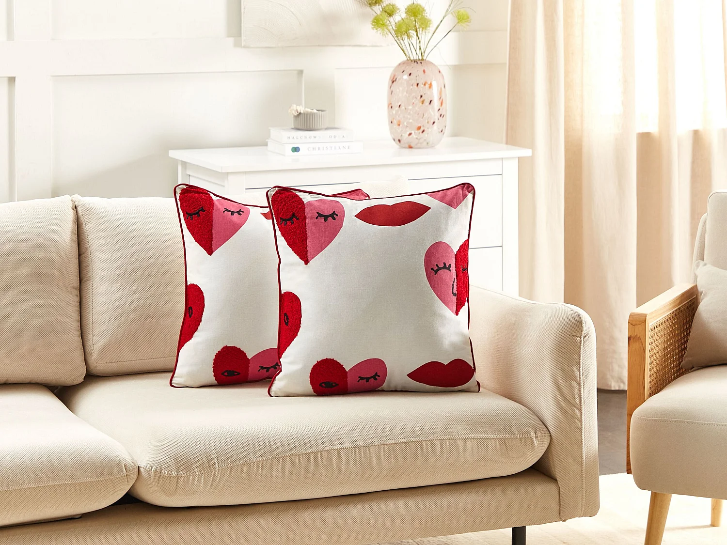 Lot de 2 coussins décoratifs PERIWINKLE Coton 45 x 45 cm Blanc Motif en forme de cœur