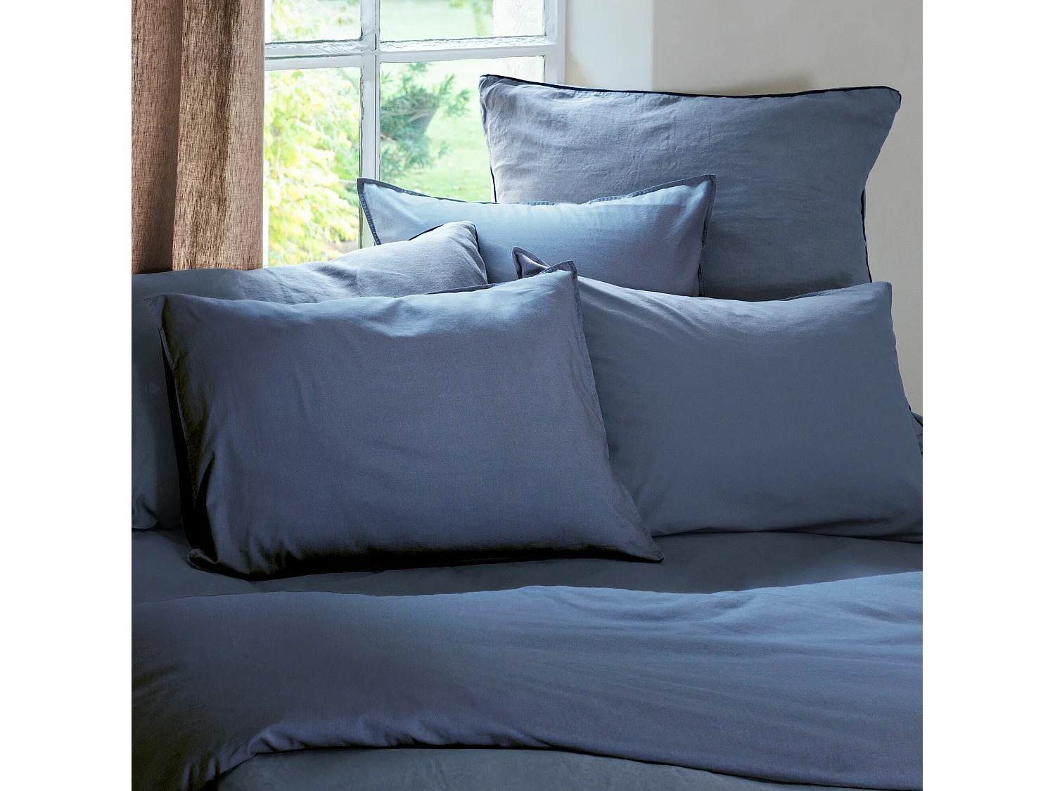 Drap plat 240x290 cm pur coton lavé PALACE bleu indigo