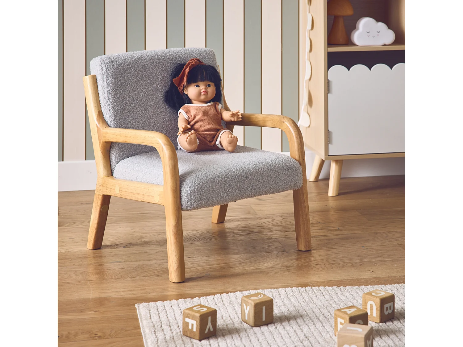 Poltrona scandinava per bambini in legno, tessuto bouclé, grigio topo