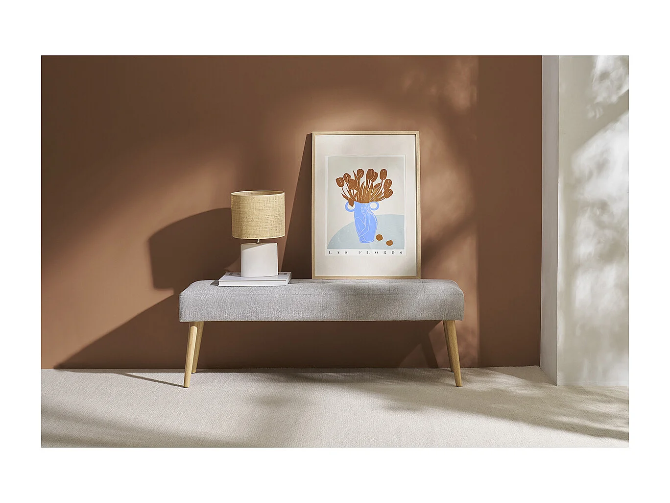 Lampe à poser en céramique blanc mat et abat-jour en raphia naturel H40 cm TIGA