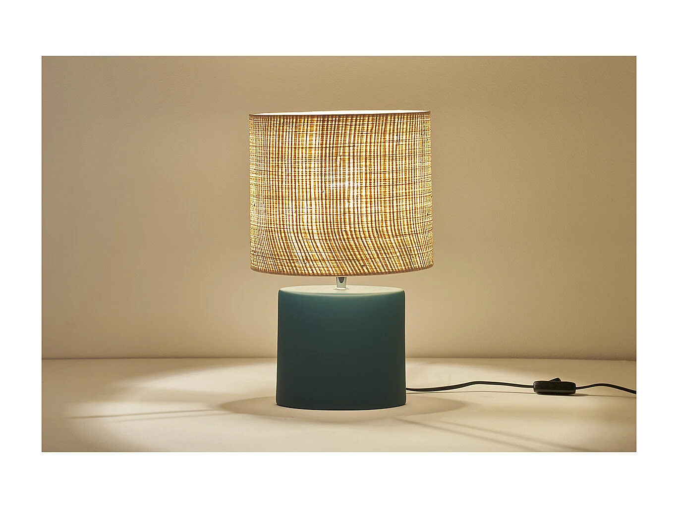 Lámpara de mesa de cerámica azul petróleo mate con pantalla de rafia natural 40 cm TIGA
