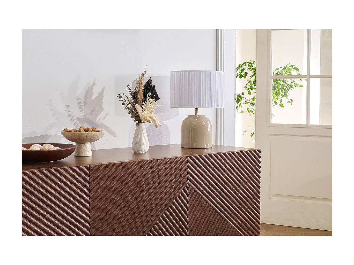 Lampe à poser taupe en céramique brillante et abat-jour en tissu plissé blanc H35 cm PIEGA