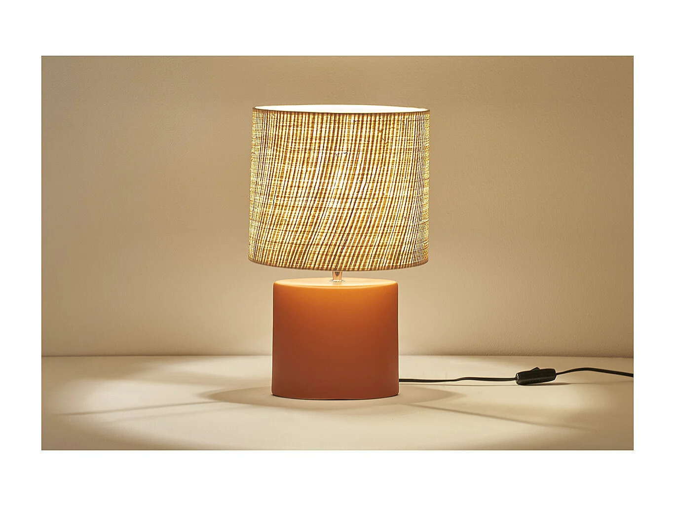 Lámpara de mesa de cerámica terracota mate con pantalla de rafia natural 40 cm TIGA