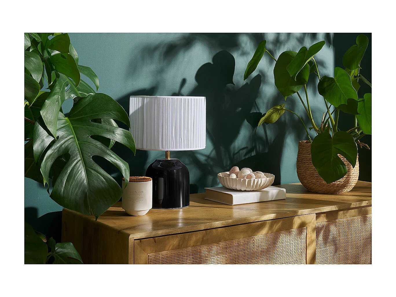 Lampe à poser noire en céramique brillante et abat-jour en tissu plissé blanc H35 cm PIEGA