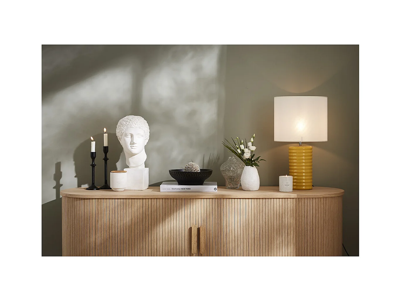 Tischleuchte aus emaillierter Keramik in Terracotta mit écrufarbenem Lampenschirm H53 cm BERRO