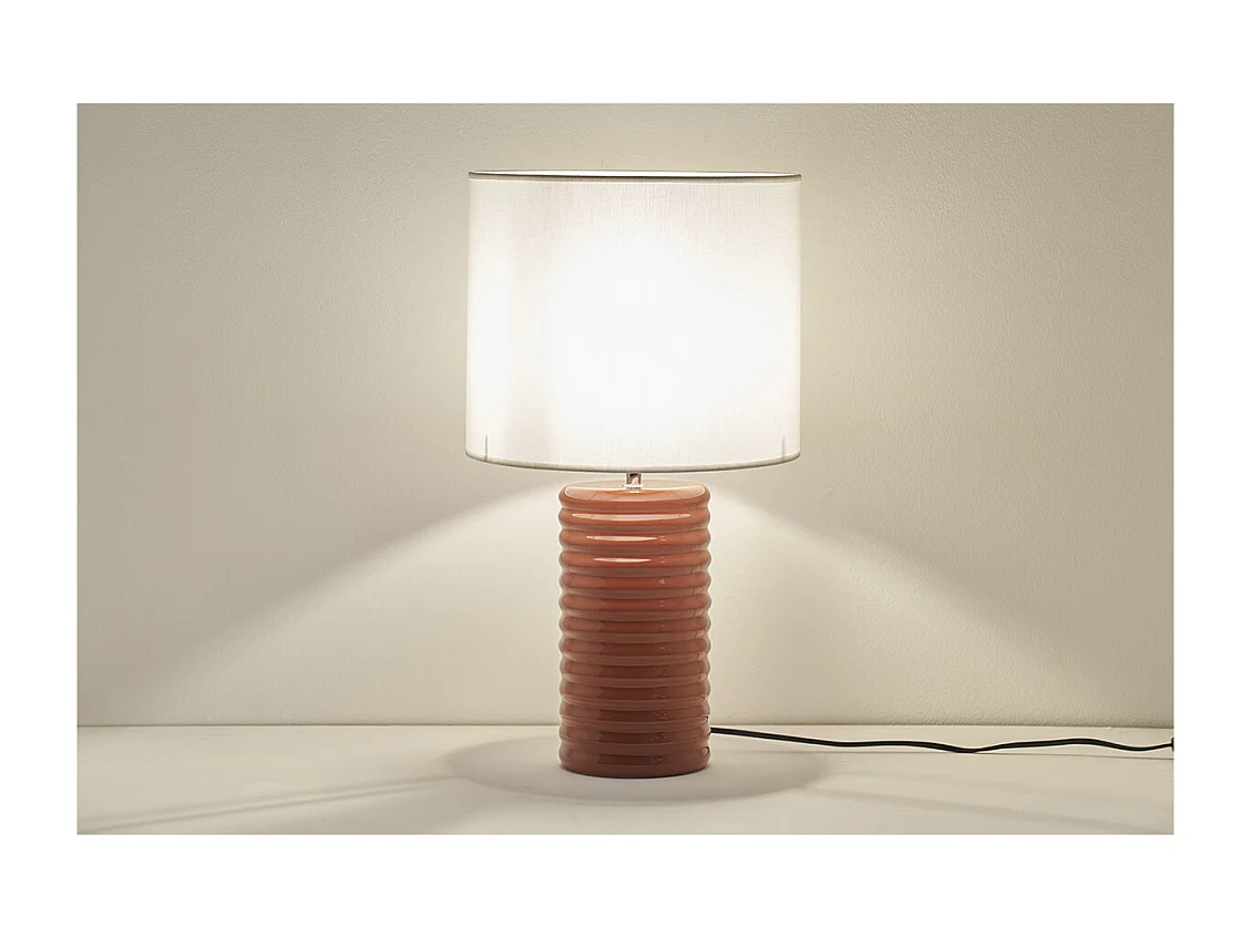 Tischleuchte aus emaillierter Keramik in Terracotta mit écrufarbenem Lampenschirm H53 cm BERRO