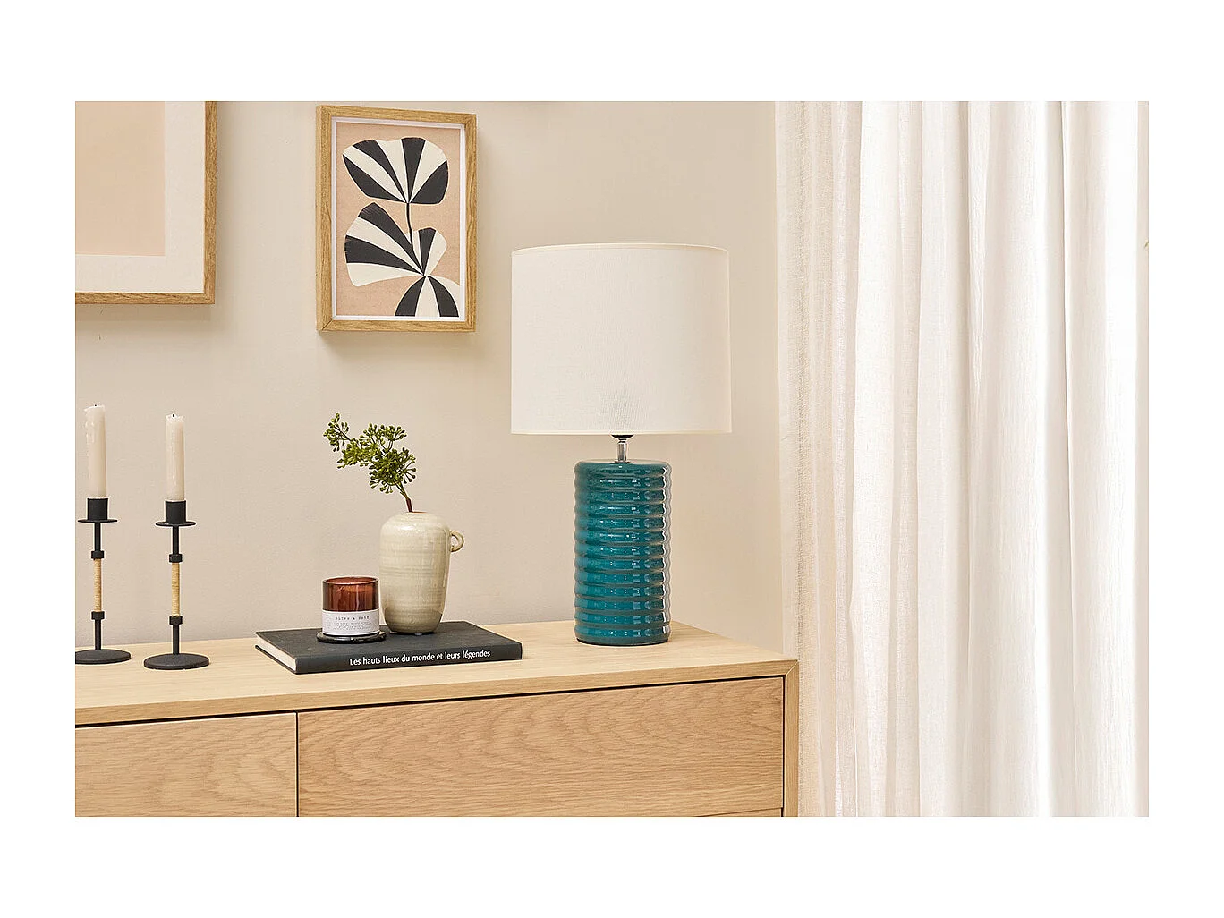 Tischleuchte aus emaillierter Keramik in Entenblau mit ecrufarbenem Lampenschirm BERRO