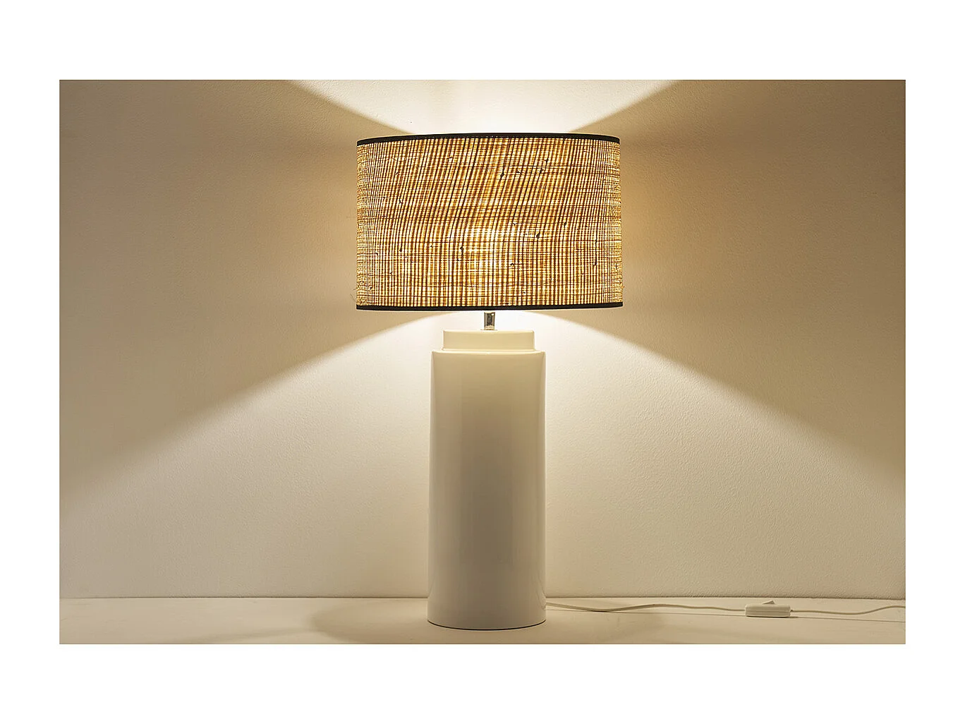 Lámpara de mesa de cerámica esmaltada blanca con pantalla de rafia natural 64 cm MAJES