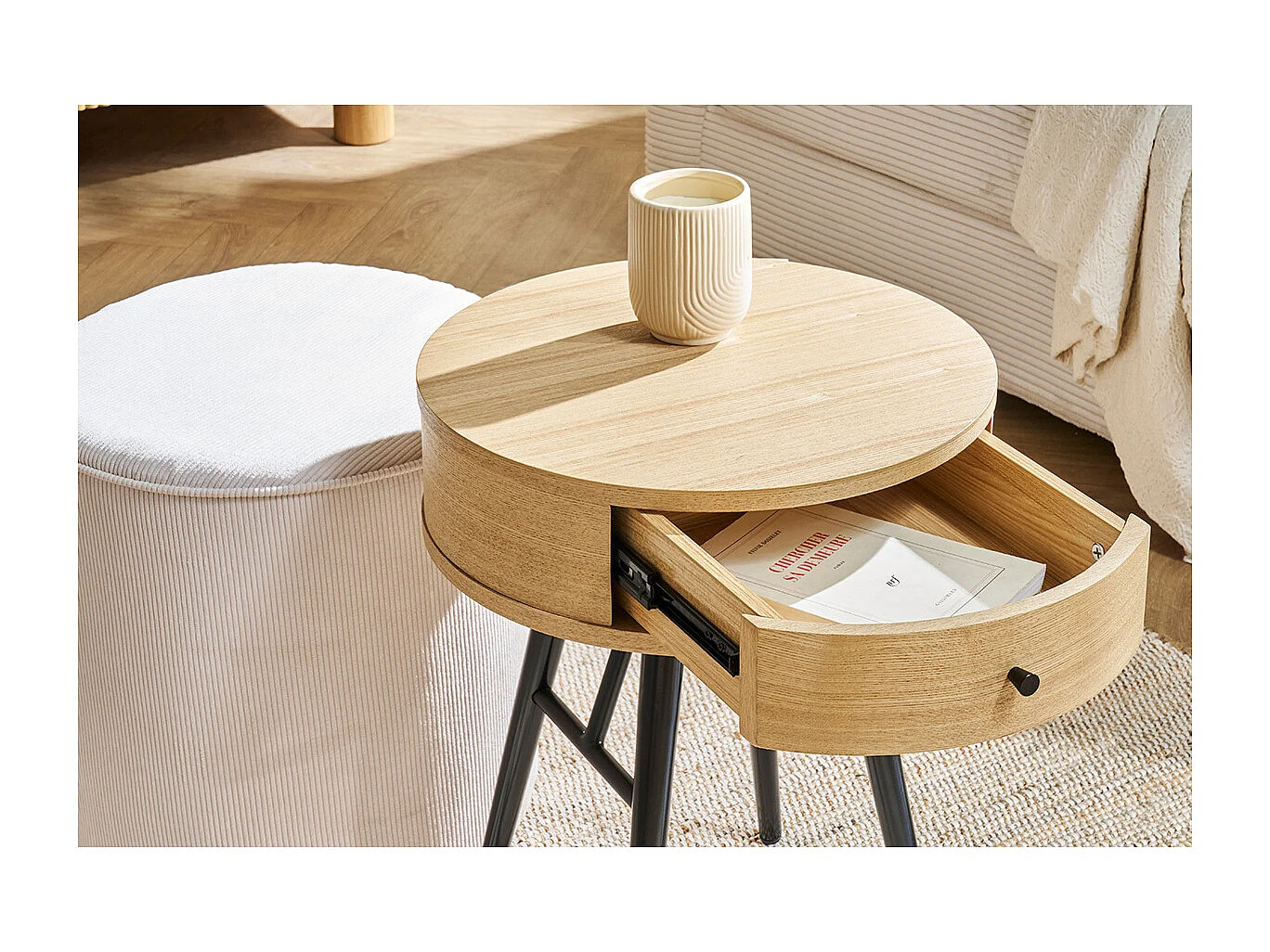 Mesilla de noche vintage redonda de madera clara y metal negro KORAL