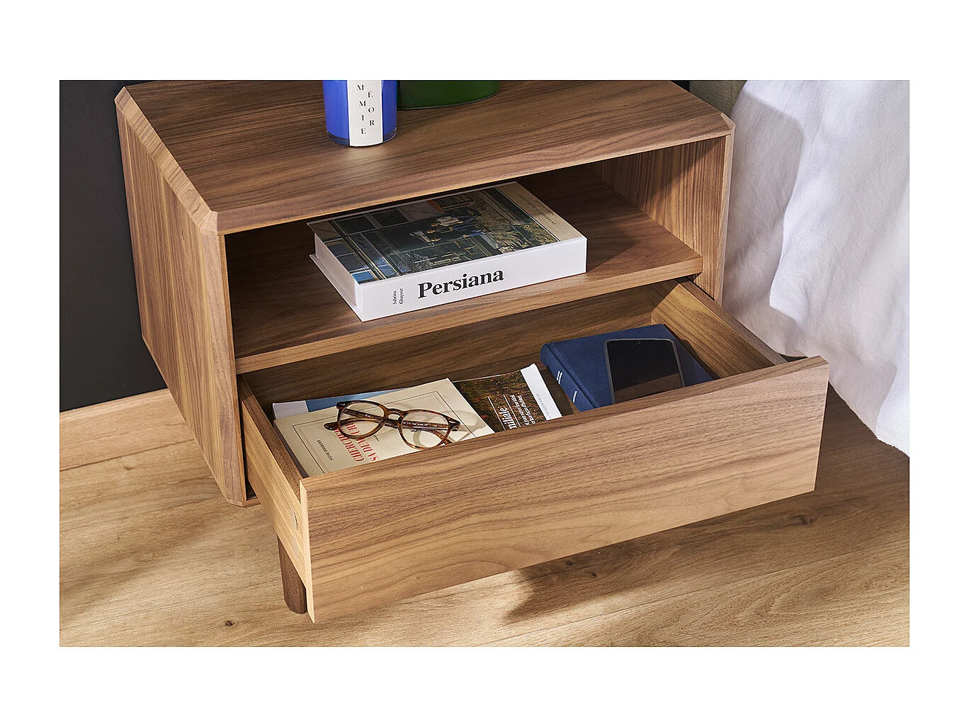 Table de chevet bois foncé noyer SUVA