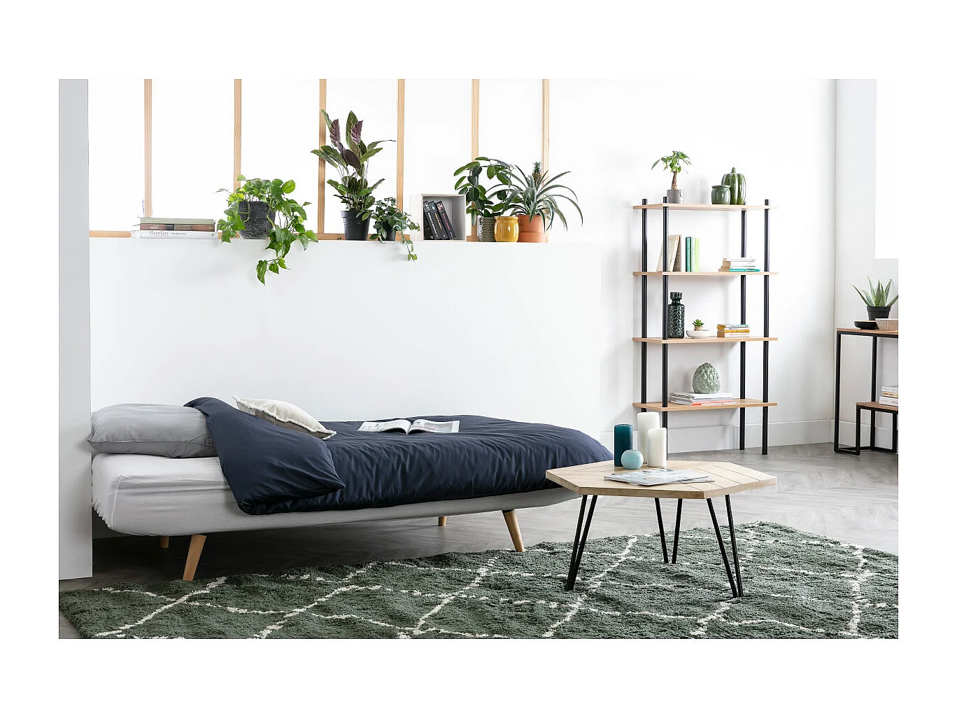 Canapé convertible 3 places en tissu effet velours jaune moutarde et bois clair SENSO