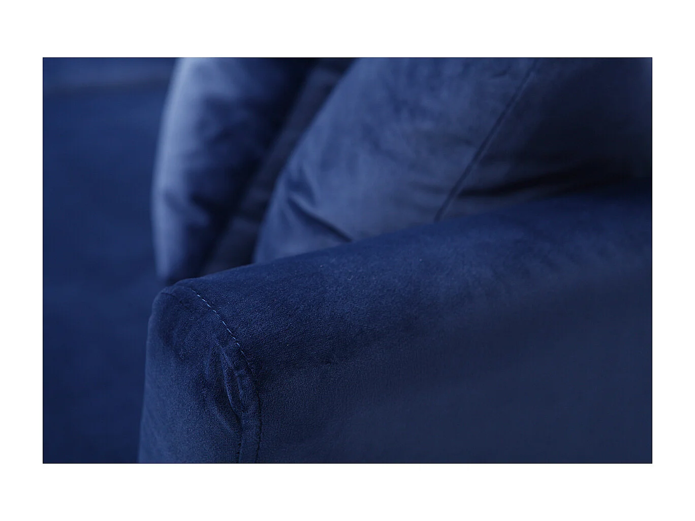 Canapé scandinave déhoussable 3 places en tissu velours bleu nuit et bois clair OSLO