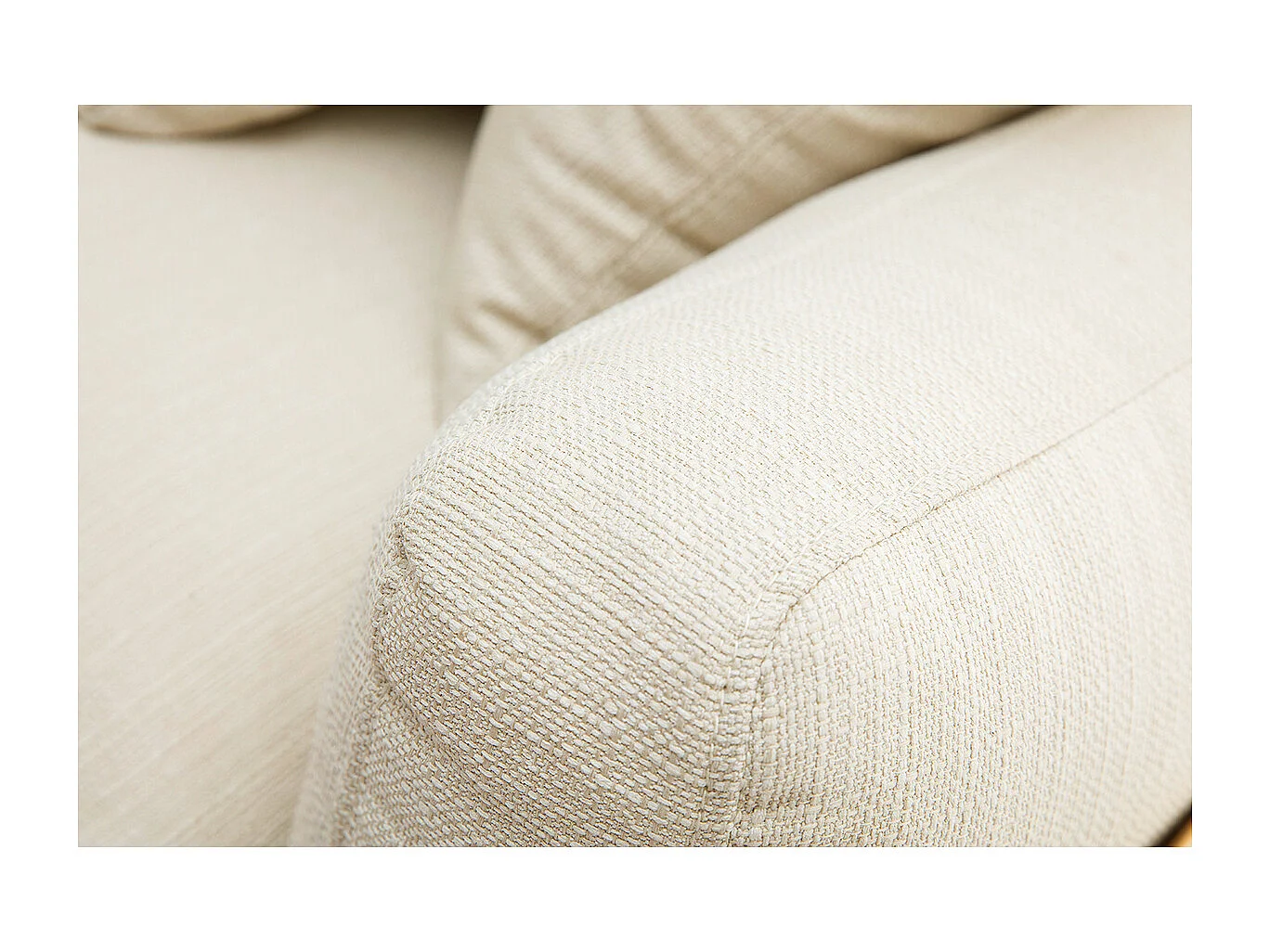 Sofá 3 plazas blanco crema patas madera KYO