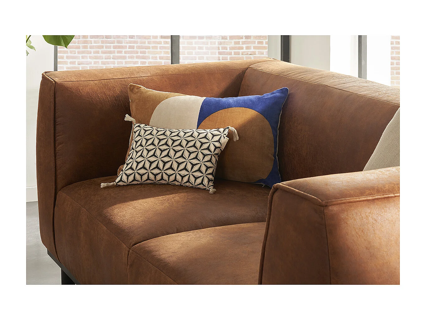 Canapé design 2-3 places en cuir aspect vieilli marron cognac MORRIS