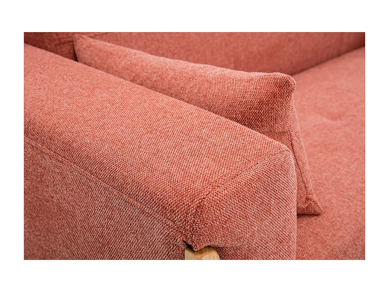 Canapé scandinave 2 places en tissu terracotta et bois clair FJORD