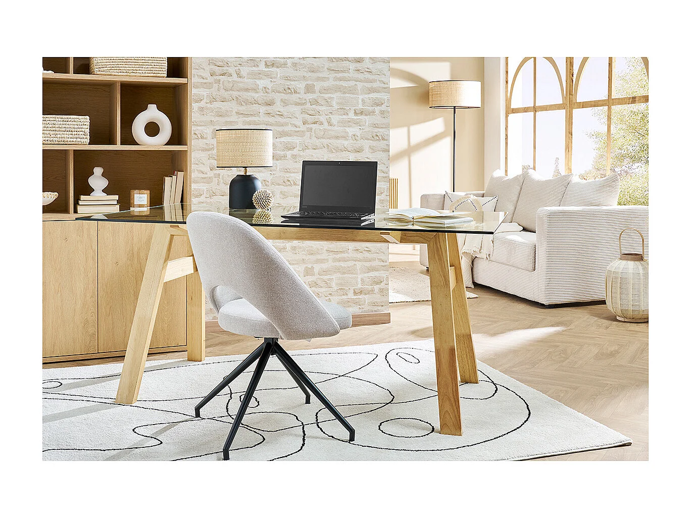 Stuhl aus beigem Stoff mit texturiertem Samteffekt und schwarzem Metall 360° drehbar COSETTE