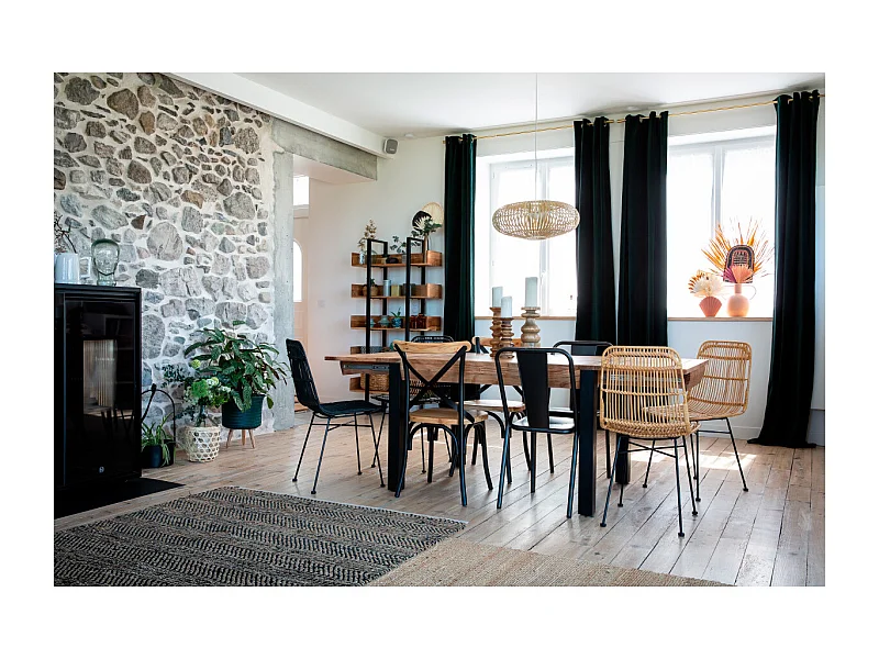 Chaises bistrot bois clair massif et métal noir (lot de 2) JAKE