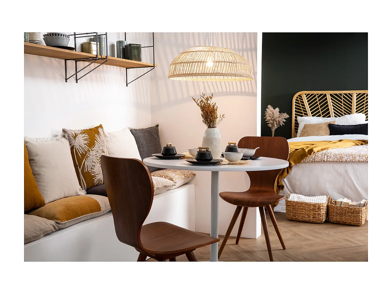 Lote de dos sillas estilo escandinavo en nogal natural NORDECO