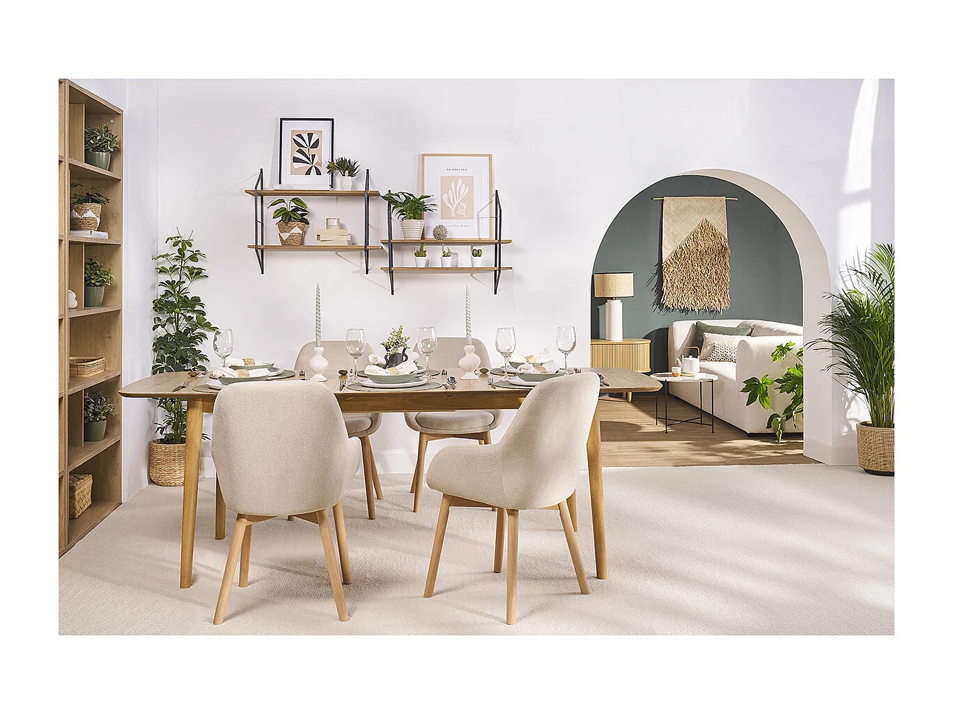 Skandinavische Stühle aus beigem Stoff mit Samteffekt und helles Massivholz (2er-Set) HOLO