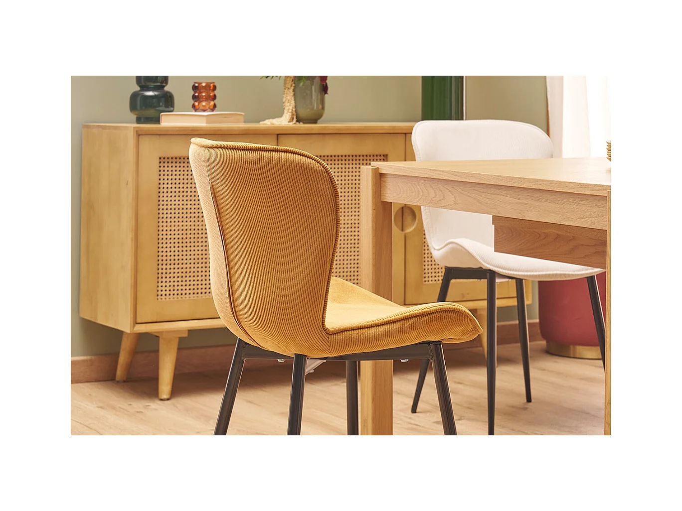 Chaises design en tissu velours côtelé jaune curry et métal noir (lot de 2) ADDICT
