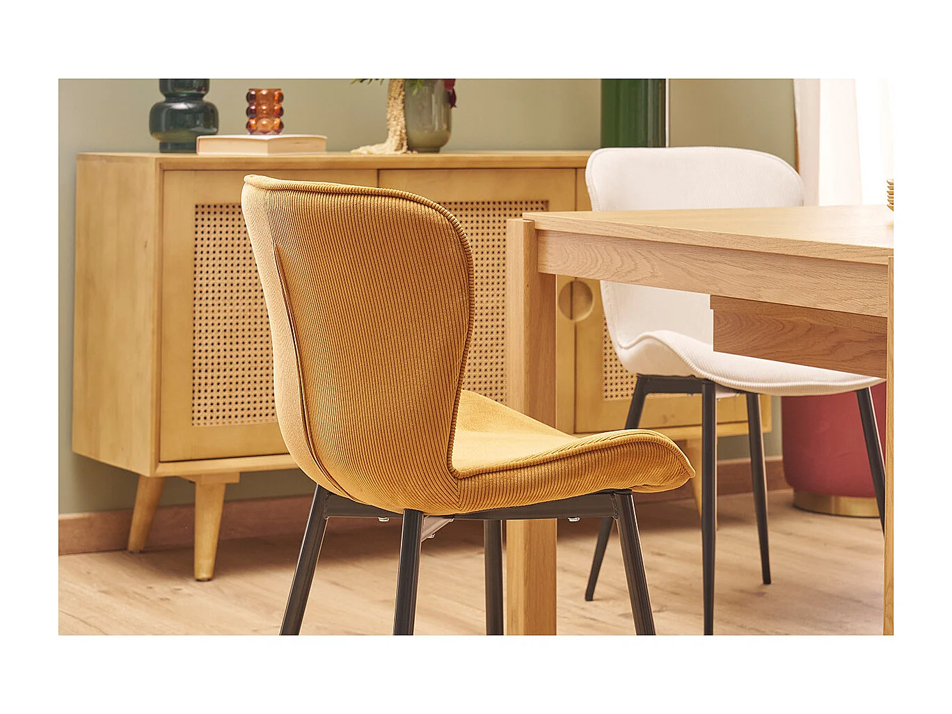 Design-Stühle aus kumingelbem Cord mit Samteffekt und schwarzen Metallbeinen (2er-Set) ADDICT