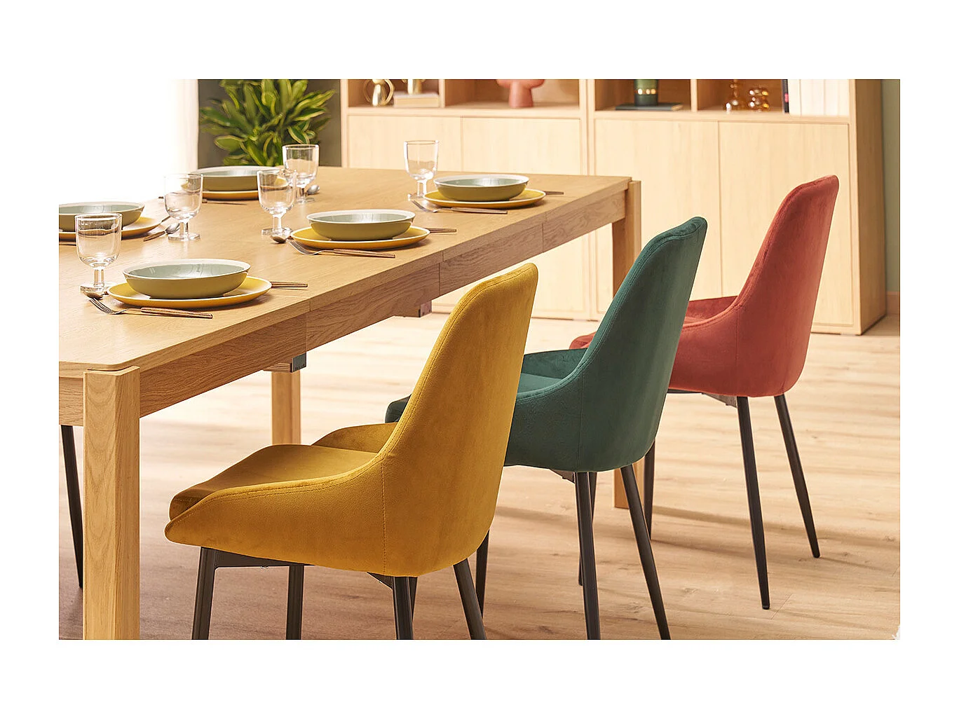 Chaises design en tissu velours vert foncé et métal noir (lot de 2) HOLO